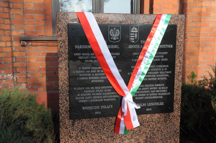 Odsłonięcie w Skierniewicach pomnika upamiętniającego pomoc węgierską dla Polski w 1920 r.