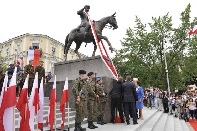 Uroczystość odsłonięcia pomnika Marszałka Józefa Piłsudskiego w 100. rocznicę wkroczenia Pierwszej Kompanii Kadrowej do Kielc
