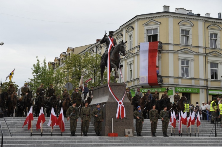 Uroczystość odsłonięcia pomnika Marszałka Józefa Piłsudskiego w 100. rocznicę wkroczenia Pierwszej Kompanii Kadrowej do Kielc