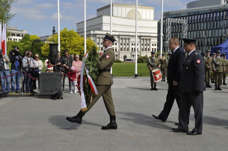 Uroczystość składania wieńców i kwiatów przez kombatantów z okazji 70. rocznicy zakończenia II wojny światowej w Europie