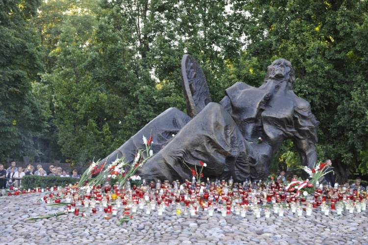 Cmentarz Powstańców Warszawy – nekropolia bohaterskich mieszkańców