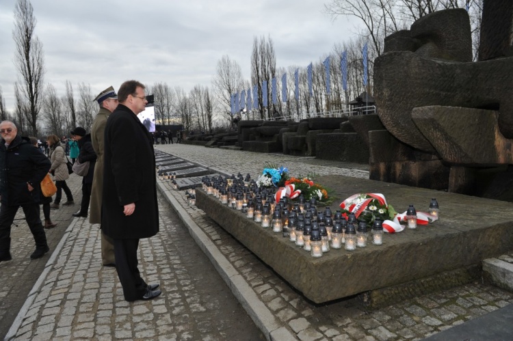 „Był i będzie wielkim ostrzeżeniem dla świata” - 71. rocznica wyzwolenia obozu Auschwitz-Birkenau