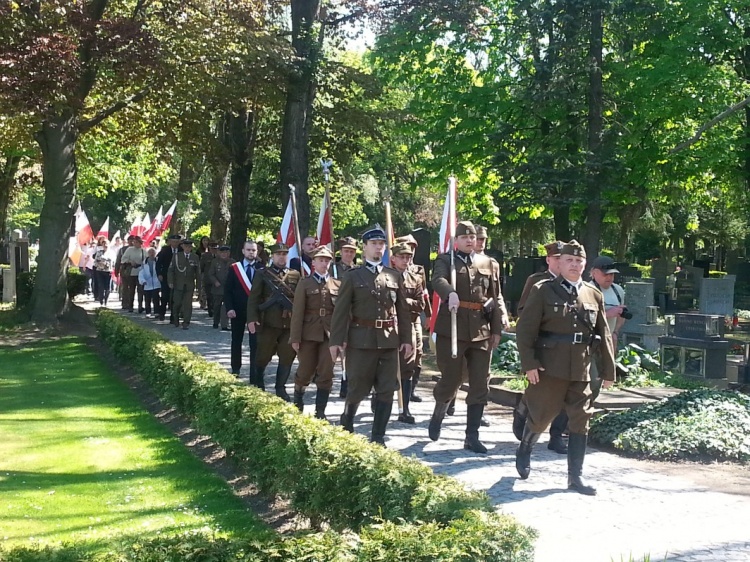 Ku czci polskich pilotów spoczywających na cmentarzu w Pradze
