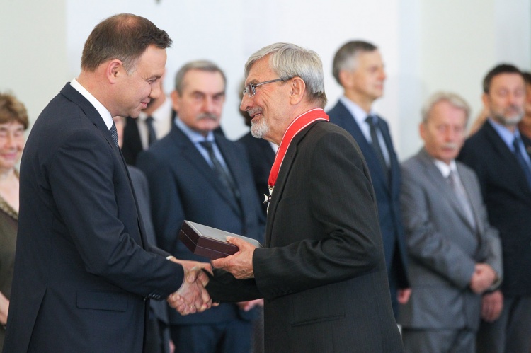 Prezydent RP Andrzej Duda odznaczył działaczy opozycji demokratycznej Orderami Odrodzenia Polski